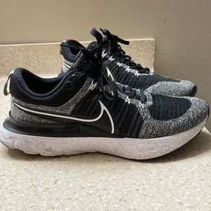Nike Men's React Infinity Run Flyknit 2 Running Shoes, Size 11